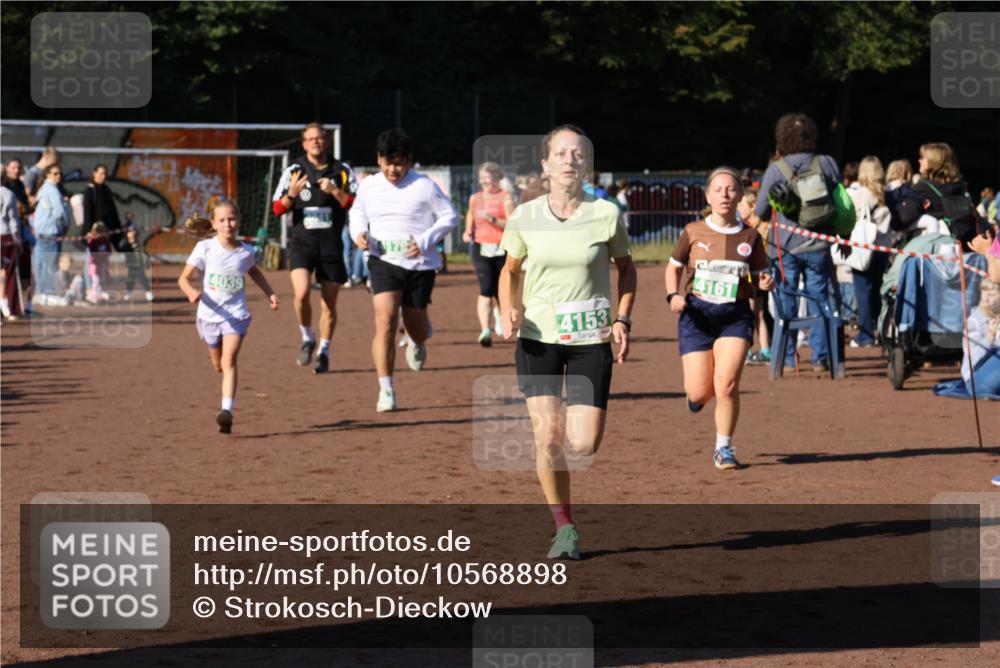 27.09.2026 - 35. Volkslauf durch das schöne Alstertal Strokosch-Dieckow http://msf.ph/oto/10568898 27.09.2026 11:00:23 Ziel 4039, 4041, 4080, 4093, 4095, 4153, 4161, 4179 meine-sportfotos.de