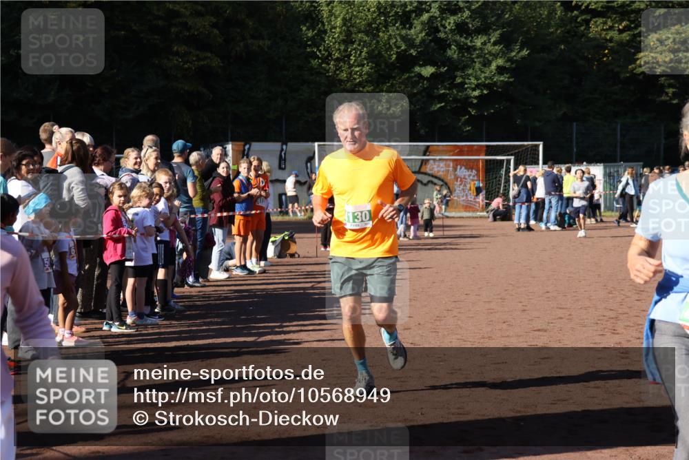 27.09.2026 - 35. Volkslauf durch das schöne Alstertal Strokosch-Dieckow http://msf.ph/oto/10568949 27.09.2026 10:59:57 Ziel 4117, 4130, 4134, 4159, 4160 meine-sportfotos.de