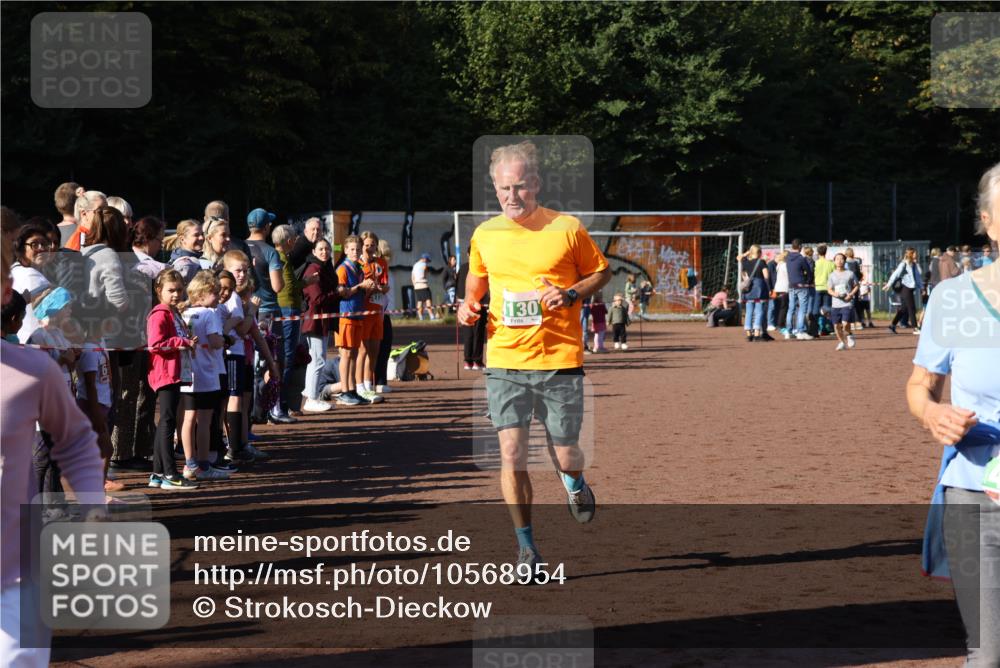 27.09.2026 - 35. Volkslauf durch das schöne Alstertal Strokosch-Dieckow http://msf.ph/oto/10568954 27.09.2026 10:59:57 Ziel 4117, 4130, 4134, 4159, 4160 meine-sportfotos.de