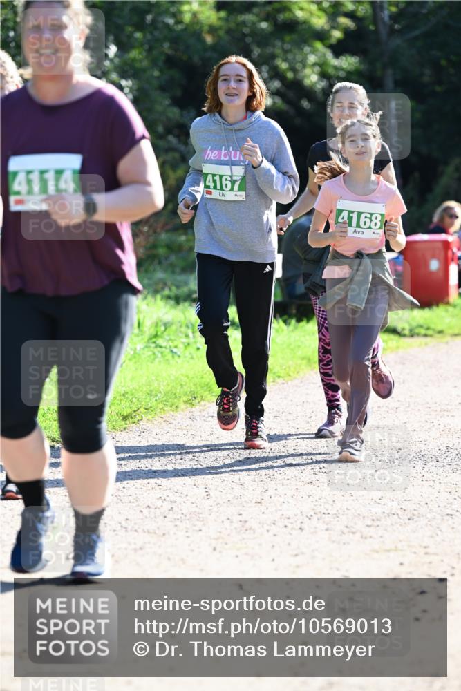 27.09.2026 - 35. Volkslauf durch das schöne Alstertal Dr. Thomas Lammeyer http://msf.ph/oto/10569013 27.09.2026 10:55:32 Laufen 4114, 4167, 4168 meine-sportfotos.de