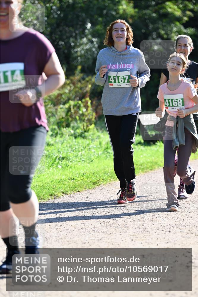 27.09.2026 - 35. Volkslauf durch das schöne Alstertal Dr. Thomas Lammeyer http://msf.ph/oto/10569017 27.09.2026 10:55:33 Laufen 114, 4167, 4168 meine-sportfotos.de