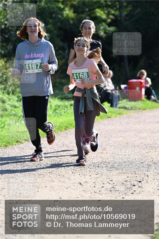 27.09.2026 - 35. Volkslauf durch das schöne Alstertal Dr. Thomas Lammeyer http://msf.ph/oto/10569019 27.09.2026 10:55:33 Laufen 4167, 4168 meine-sportfotos.de