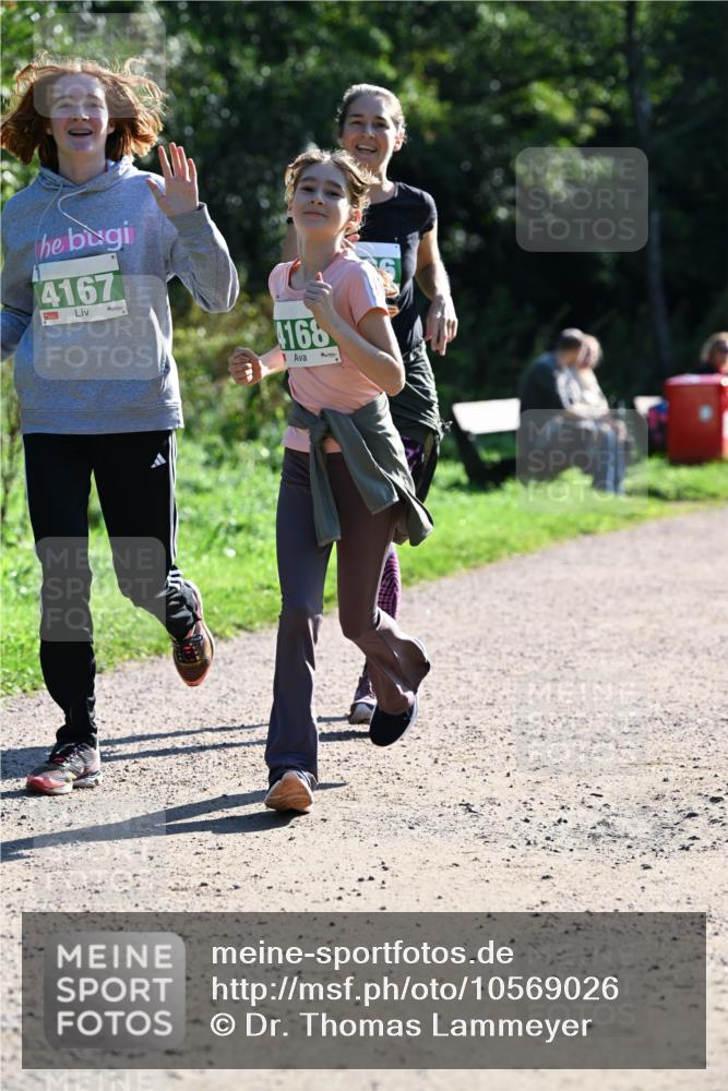 27.09.2026 - 35. Volkslauf durch das schöne Alstertal Dr. Thomas Lammeyer http://msf.ph/oto/10569026 27.09.2026 10:55:34 Laufen 4167, 4168 meine-sportfotos.de