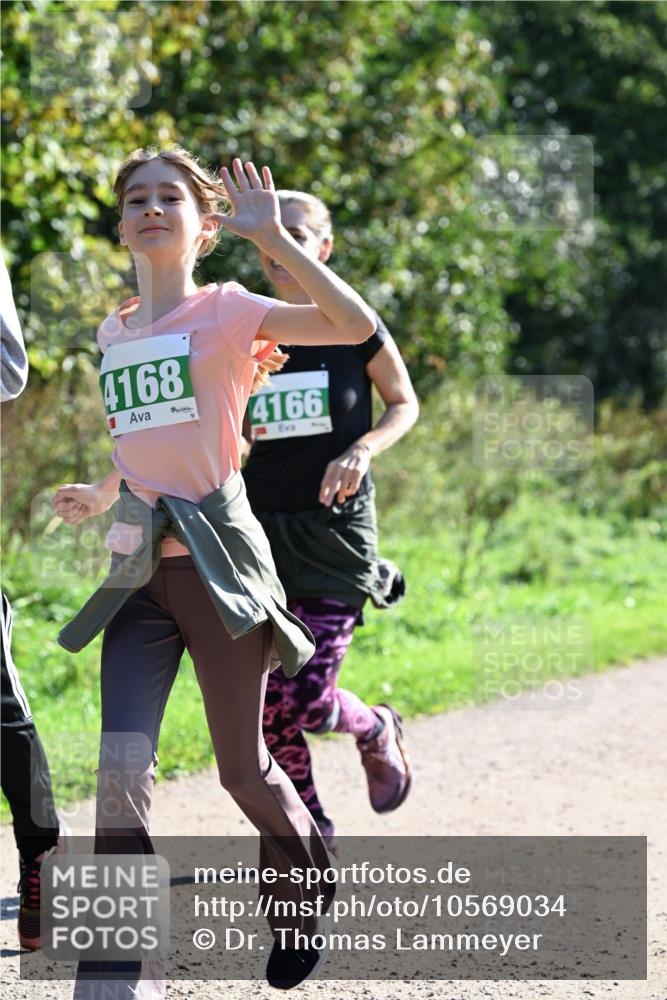 27.09.2026 - 35. Volkslauf durch das schöne Alstertal Dr. Thomas Lammeyer http://msf.ph/oto/10569034 27.09.2026 10:55:35 Laufen 4168, 4166 meine-sportfotos.de