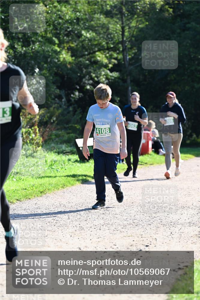 27.09.2026 - 35. Volkslauf durch das schöne Alstertal Dr. Thomas Lammeyer http://msf.ph/oto/10569067 27.09.2026 10:56:06 Laufen 13, 4108, 4062 meine-sportfotos.de