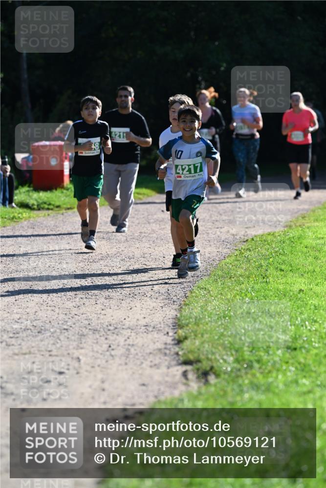 27.09.2026 - 35. Volkslauf durch das schöne Alstertal Dr. Thomas Lammeyer http://msf.ph/oto/10569121 27.09.2026 10:56:15 Laufen 8, 4219, 10, 4217 meine-sportfotos.de
