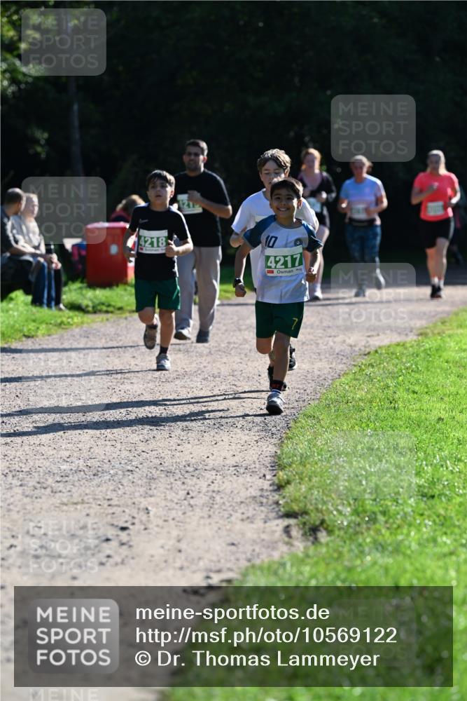 27.09.2026 - 35. Volkslauf durch das schöne Alstertal Dr. Thomas Lammeyer http://msf.ph/oto/10569122 27.09.2026 10:56:15 Laufen 4218, 4217 meine-sportfotos.de