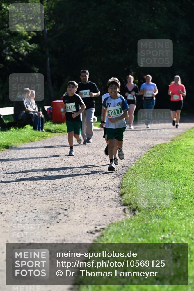 27.09.2026 - 35. Volkslauf durch das schöne Alstertal Dr. Thomas Lammeyer http://msf.ph/oto/10569125 27.09.2026 10:56:16 Laufen 4218, 219, 10, 4217 meine-sportfotos.de