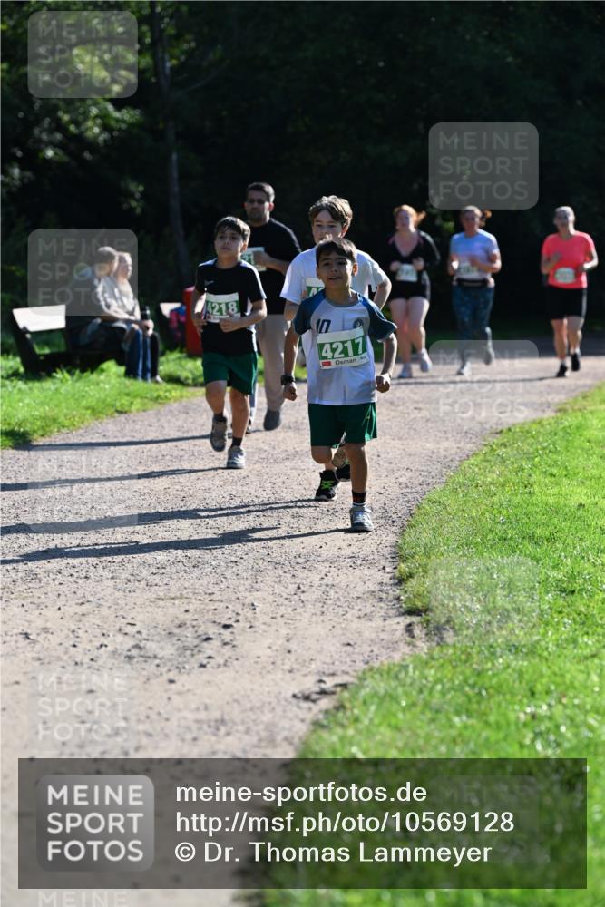 27.09.2026 - 35. Volkslauf durch das schöne Alstertal Dr. Thomas Lammeyer http://msf.ph/oto/10569128 27.09.2026 10:56:16 Laufen 4218, 4217 meine-sportfotos.de