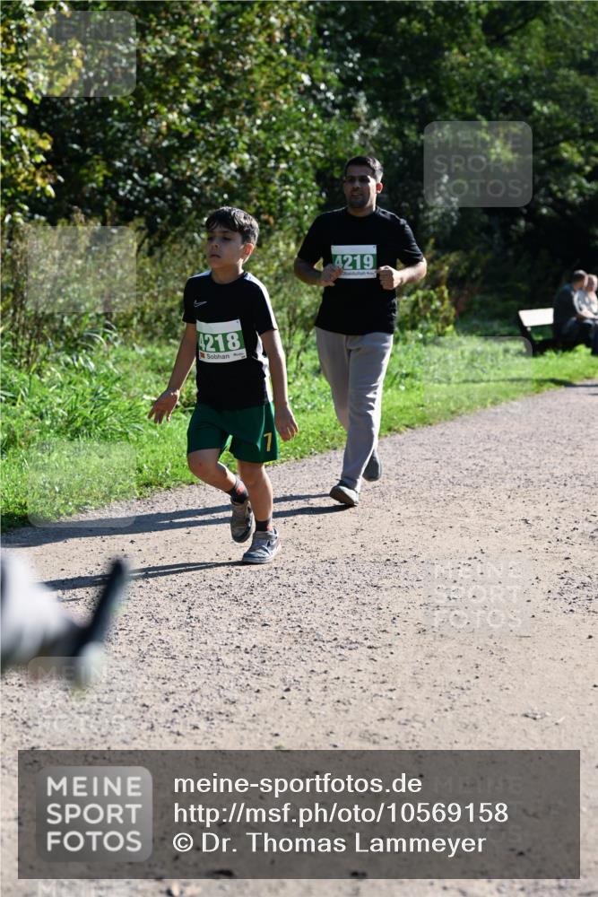 27.09.2026 - 35. Volkslauf durch das schöne Alstertal Dr. Thomas Lammeyer http://msf.ph/oto/10569158 27.09.2026 10:56:20 Laufen 4218, 4219 meine-sportfotos.de