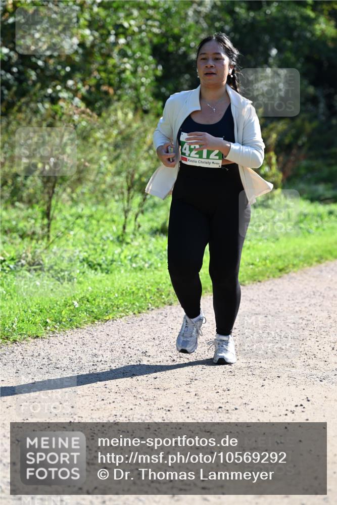 27.09.2026 - 35. Volkslauf durch das schöne Alstertal Dr. Thomas Lammeyer http://msf.ph/oto/10569292 27.09.2026 10:57:09 Laufen 4214 meine-sportfotos.de