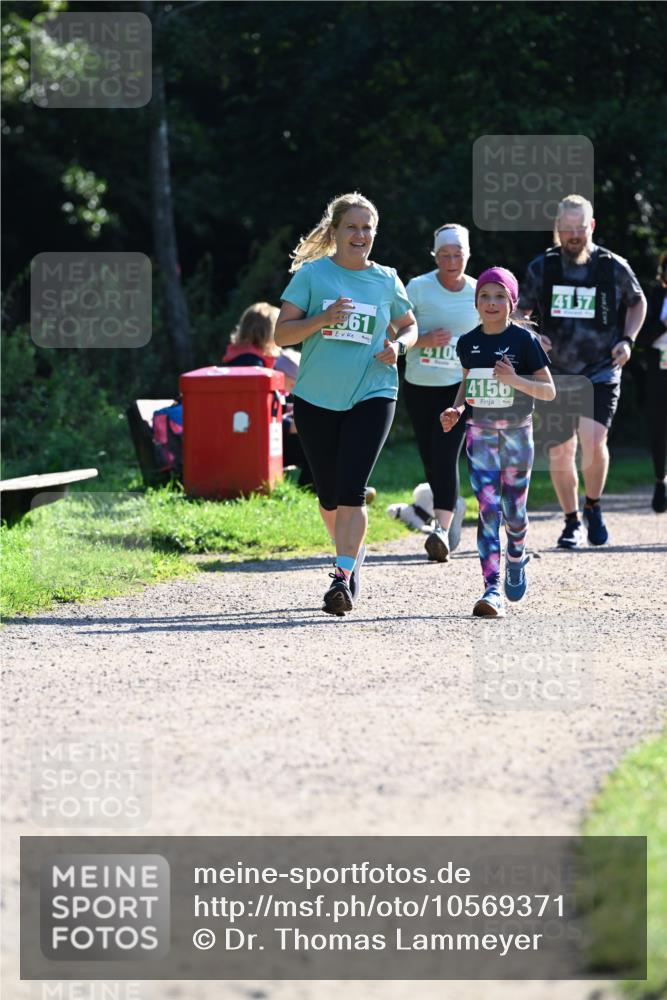 27.09.2026 - 35. Volkslauf durch das schöne Alstertal Dr. Thomas Lammeyer http://msf.ph/oto/10569371 27.09.2026 10:57:44 Laufen 961, 410, 4156, 4157 meine-sportfotos.de