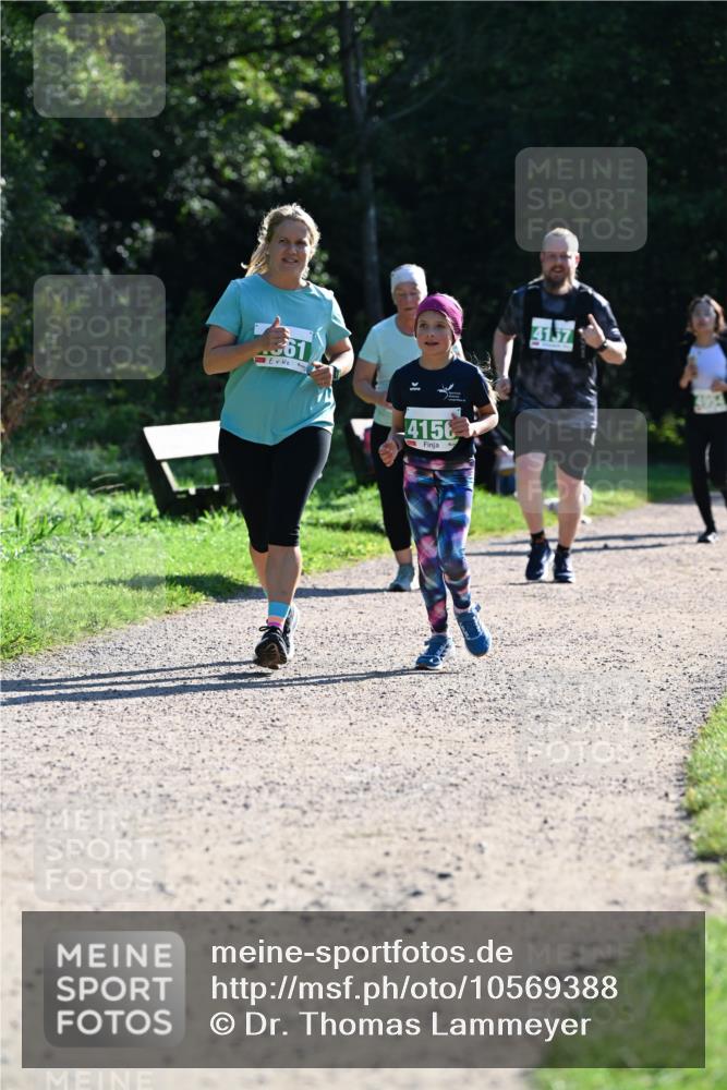 27.09.2026 - 35. Volkslauf durch das schöne Alstertal Dr. Thomas Lammeyer http://msf.ph/oto/10569388 27.09.2026 10:57:47 Laufen 361, 4156, 4137 meine-sportfotos.de
