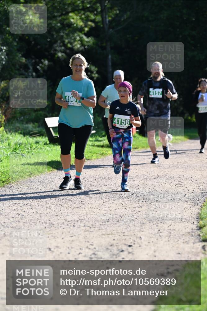 27.09.2026 - 35. Volkslauf durch das schöne Alstertal Dr. Thomas Lammeyer http://msf.ph/oto/10569389 27.09.2026 10:57:47 Laufen 496, 4156, 4157 meine-sportfotos.de