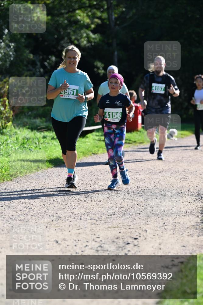27.09.2026 - 35. Volkslauf durch das schöne Alstertal Dr. Thomas Lammeyer http://msf.ph/oto/10569392 27.09.2026 10:57:47 Laufen 4961, 4156, 4157 meine-sportfotos.de