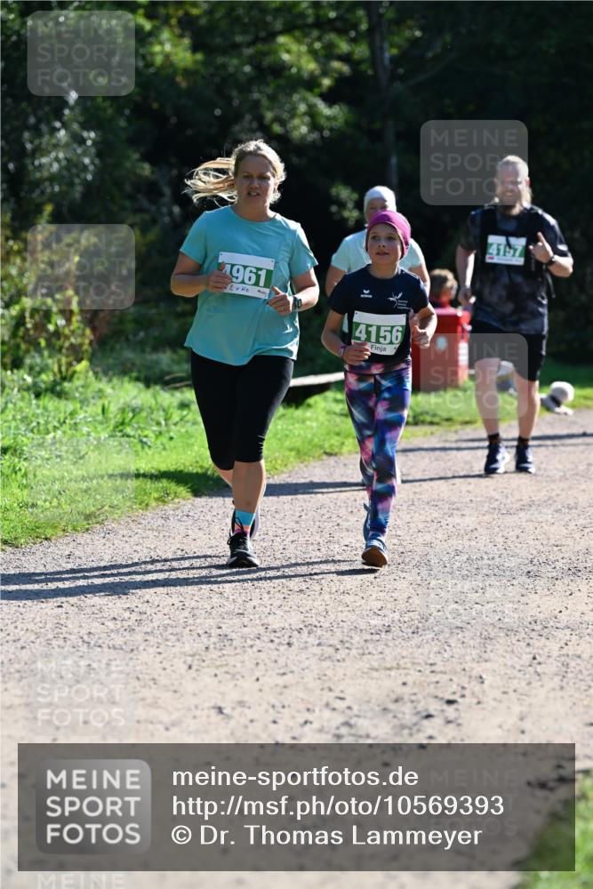 27.09.2026 - 35. Volkslauf durch das schöne Alstertal Dr. Thomas Lammeyer http://msf.ph/oto/10569393 27.09.2026 10:57:47 Laufen 1961, 4156, 4157 meine-sportfotos.de