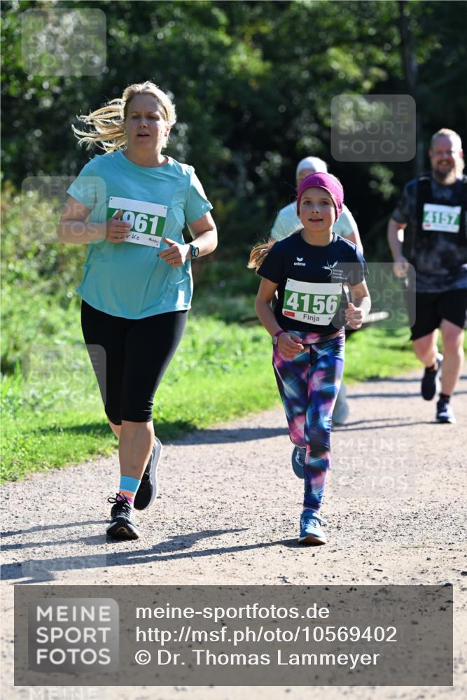 27.09.2026 - 35. Volkslauf durch das schöne Alstertal Dr. Thomas Lammeyer http://msf.ph/oto/10569402 27.09.2026 10:57:49 Laufen 4961, 4156, 4157 meine-sportfotos.de