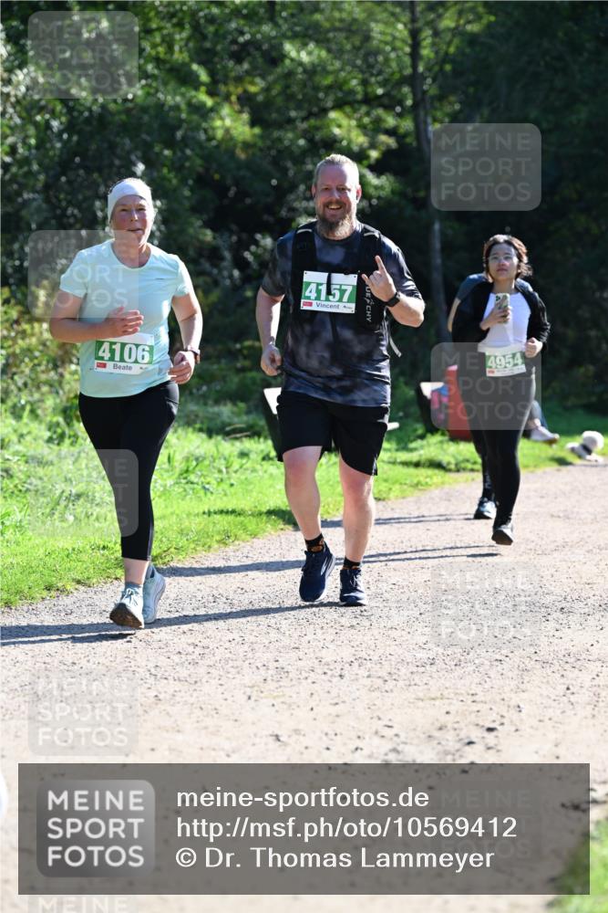 27.09.2026 - 35. Volkslauf durch das schöne Alstertal Dr. Thomas Lammeyer http://msf.ph/oto/10569412 27.09.2026 10:57:50 Laufen 4106, 4157, 4954 meine-sportfotos.de
