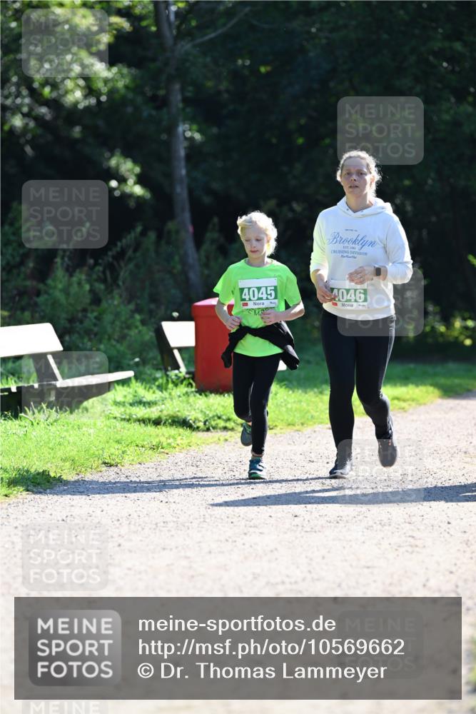27.09.2026 - 35. Volkslauf durch das schöne Alstertal Dr. Thomas Lammeyer http://msf.ph/oto/10569662 27.09.2026 10:59:34 Laufen 4045, 4046 meine-sportfotos.de