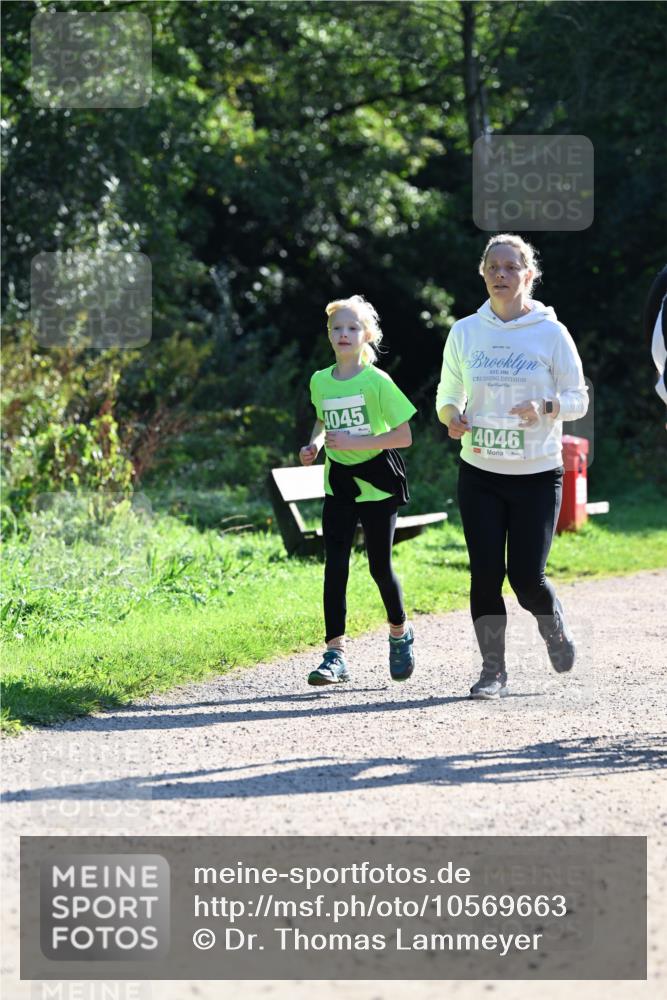 27.09.2026 - 35. Volkslauf durch das schöne Alstertal Dr. Thomas Lammeyer http://msf.ph/oto/10569663 27.09.2026 10:59:36 Laufen 4045, 4046 meine-sportfotos.de