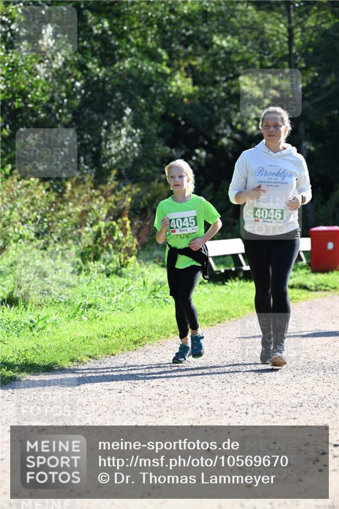 27.09.2026 - 35. Volkslauf durch das schöne Alstertal Dr. Thomas Lammeyer http://msf.ph/oto/10569670 27.09.2026 10:59:37 Laufen 1982, 4045, 4046 meine-sportfotos.de