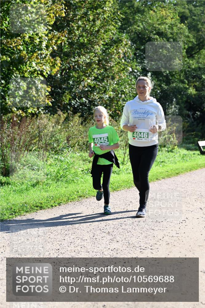 27.09.2026 - 35. Volkslauf durch das schöne Alstertal Dr. Thomas Lammeyer http://msf.ph/oto/10569688 27.09.2026 10:59:40 Laufen 4045, 4046 meine-sportfotos.de