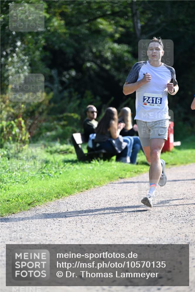 27.09.2026 - 35. Volkslauf durch das schöne Alstertal Dr. Thomas Lammeyer http://msf.ph/oto/10570135 27.09.2026 11:09:55 Laufen 2416 meine-sportfotos.de