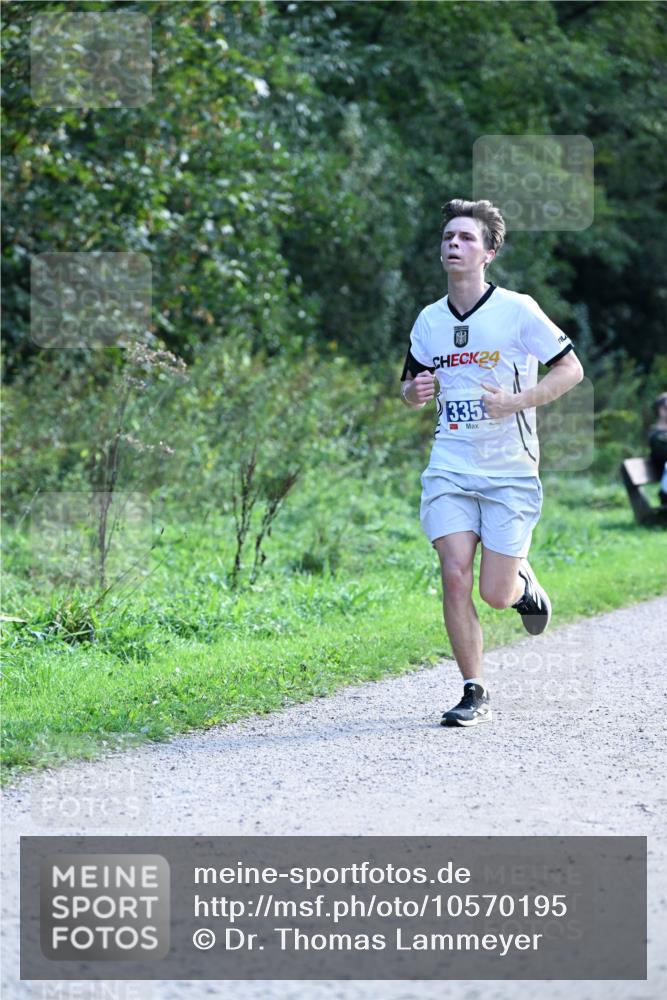 27.09.2026 - 35. Volkslauf durch das schöne Alstertal Dr. Thomas Lammeyer http://msf.ph/oto/10570195 27.09.2026 11:10:29 Laufen 24, 3353 meine-sportfotos.de