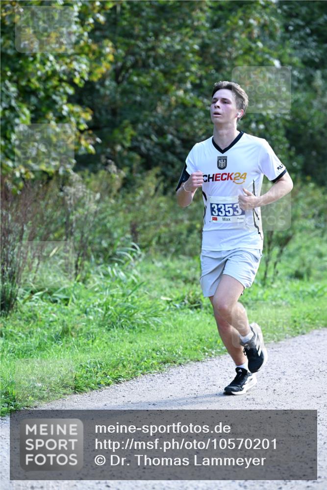 27.09.2026 - 35. Volkslauf durch das schöne Alstertal Dr. Thomas Lammeyer http://msf.ph/oto/10570201 27.09.2026 11:10:30 Laufen 24, 3353 meine-sportfotos.de