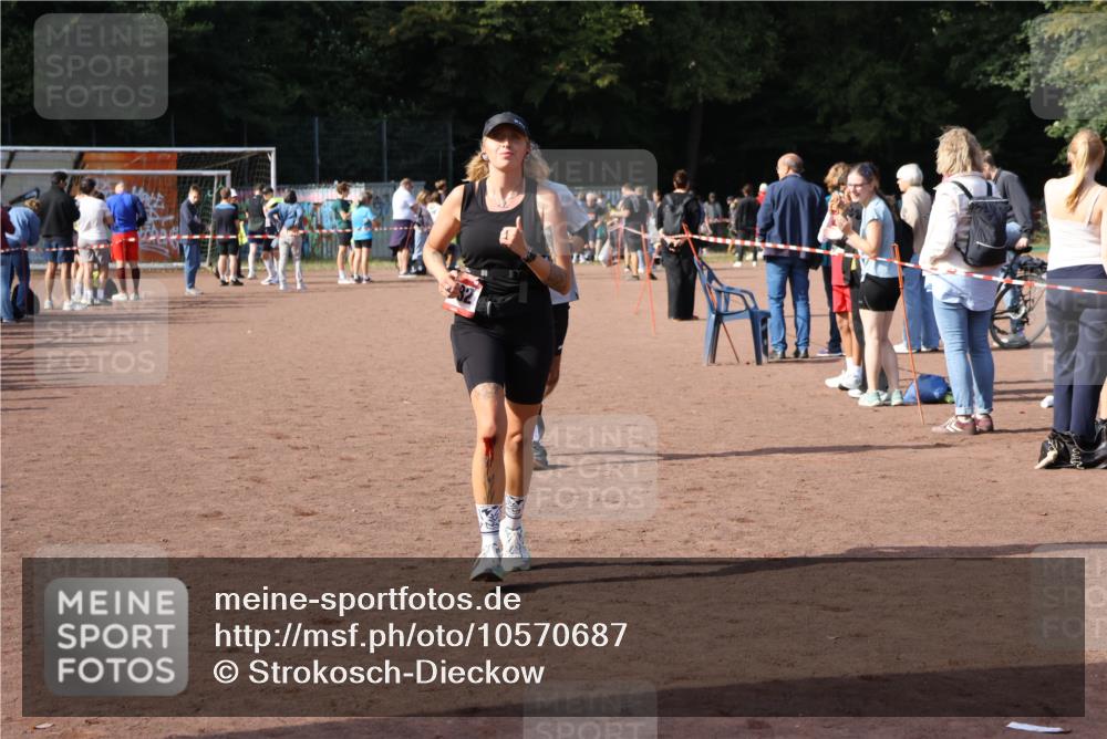 27.09.2026 - 35. Volkslauf durch das schöne Alstertal Strokosch-Dieckow http://msf.ph/oto/10570687 27.09.2026 12:18:28 Ziel 1082, 2243 meine-sportfotos.de