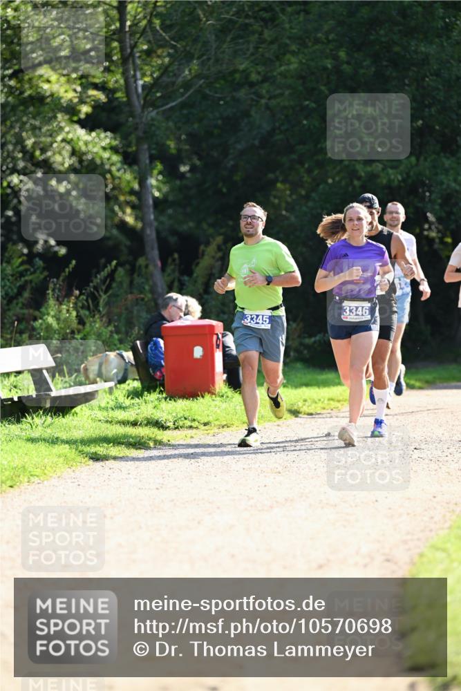 27.09.2026 - 35. Volkslauf durch das schöne Alstertal Dr. Thomas Lammeyer http://msf.ph/oto/10570698 27.09.2026 11:15:17 Laufen 3345, 3346 meine-sportfotos.de