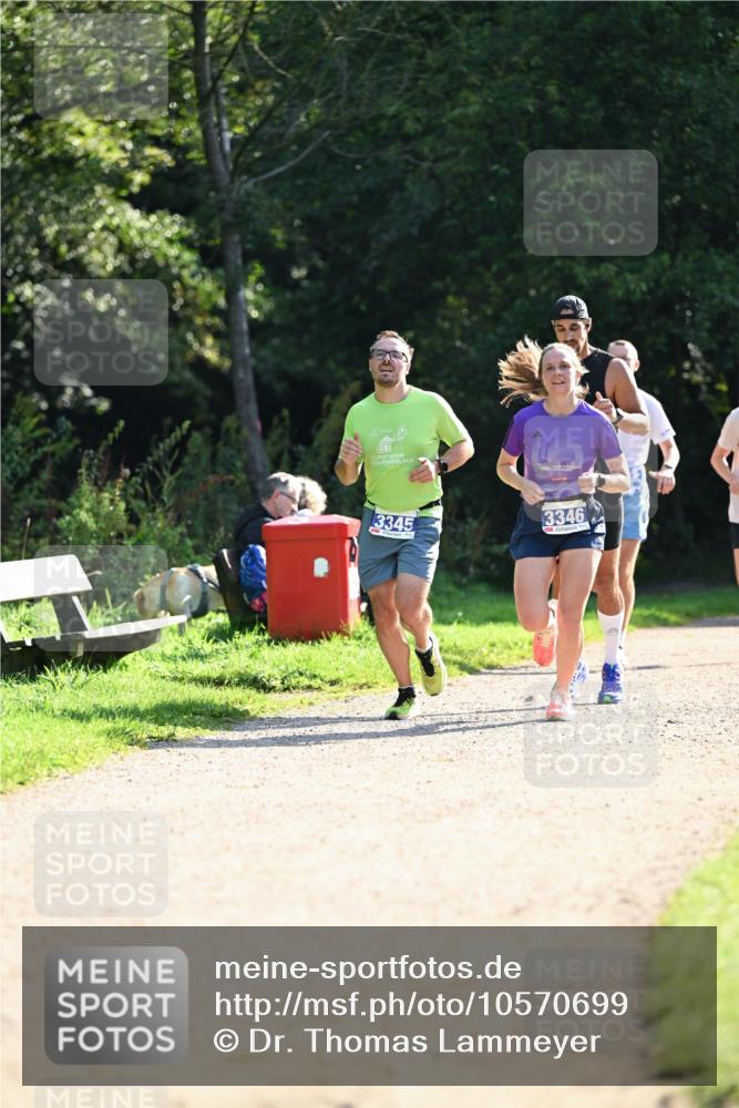 27.09.2026 - 35. Volkslauf durch das schöne Alstertal Dr. Thomas Lammeyer http://msf.ph/oto/10570699 27.09.2026 11:15:17 Laufen 3345, 3346 meine-sportfotos.de