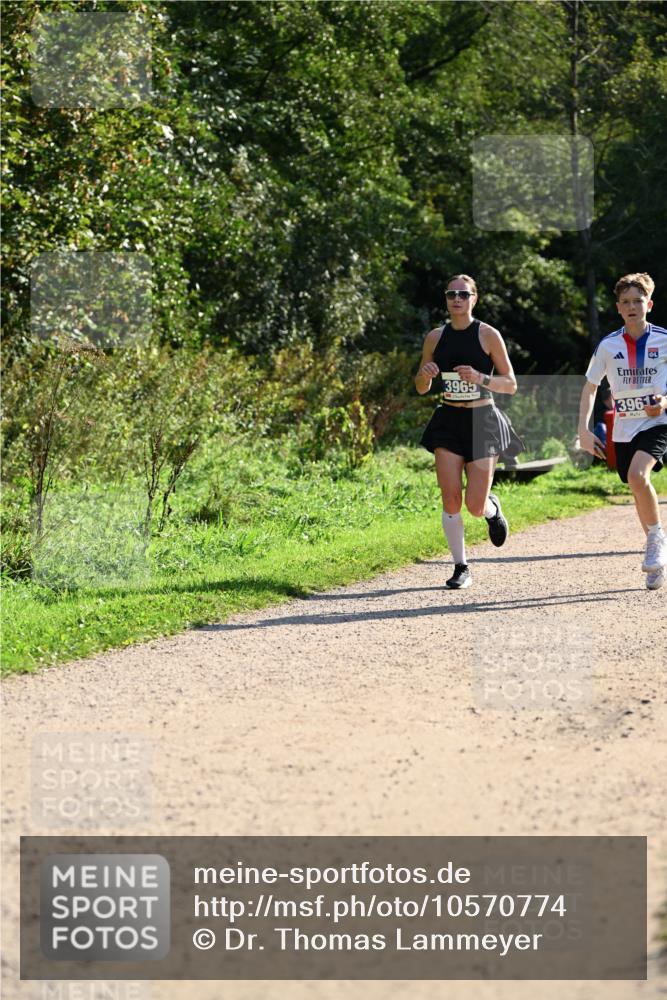 27.09.2026 - 35. Volkslauf durch das schöne Alstertal Dr. Thomas Lammeyer http://msf.ph/oto/10570774 27.09.2026 11:15:27 Laufen 3965, 3961 meine-sportfotos.de
