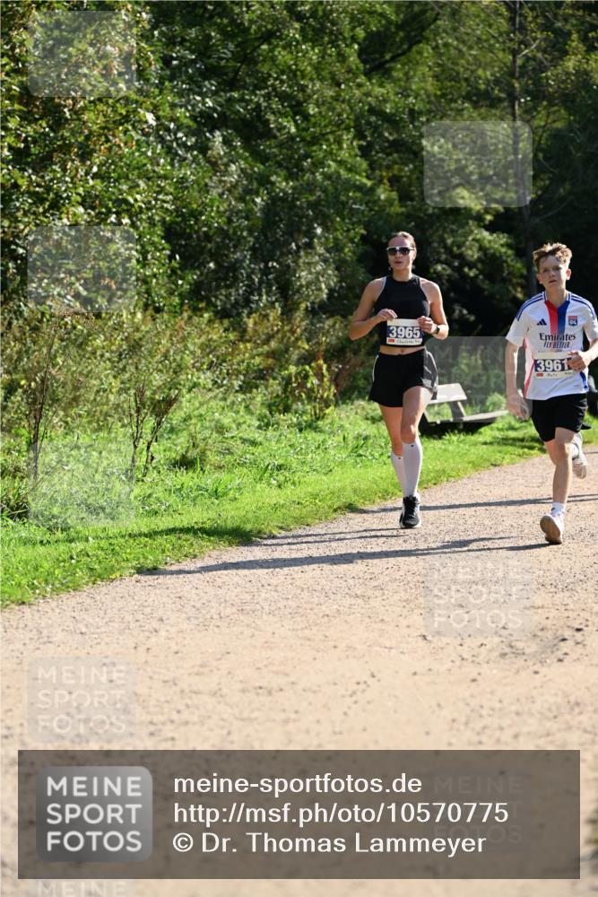 27.09.2026 - 35. Volkslauf durch das schöne Alstertal Dr. Thomas Lammeyer http://msf.ph/oto/10570775 27.09.2026 11:15:27 Laufen 3965, 3961 meine-sportfotos.de