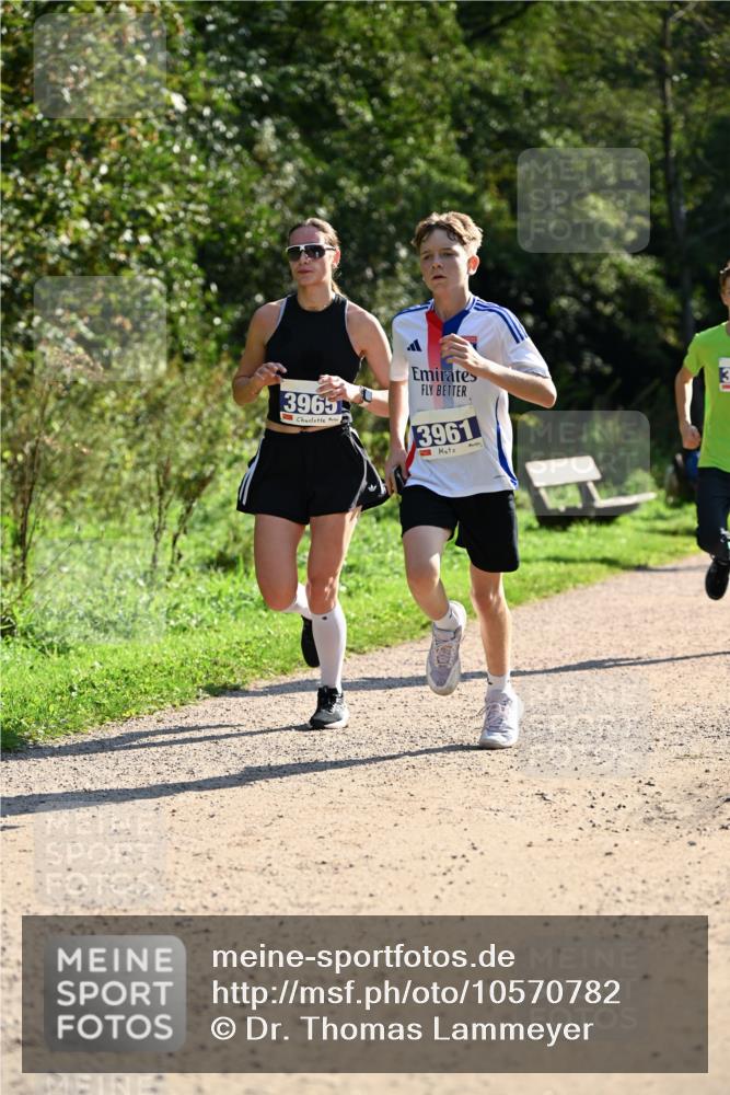 27.09.2026 - 35. Volkslauf durch das schöne Alstertal Dr. Thomas Lammeyer http://msf.ph/oto/10570782 27.09.2026 11:15:28 Laufen 3965, 3961 meine-sportfotos.de