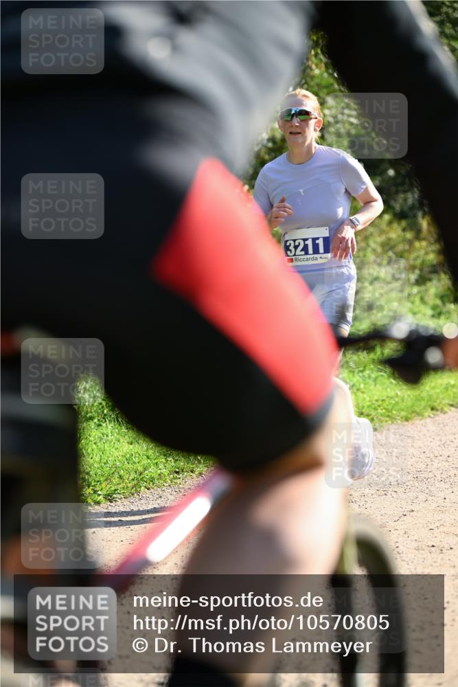 27.09.2026 - 35. Volkslauf durch das schöne Alstertal Dr. Thomas Lammeyer http://msf.ph/oto/10570805 27.09.2026 11:15:32 Laufen 3211 meine-sportfotos.de