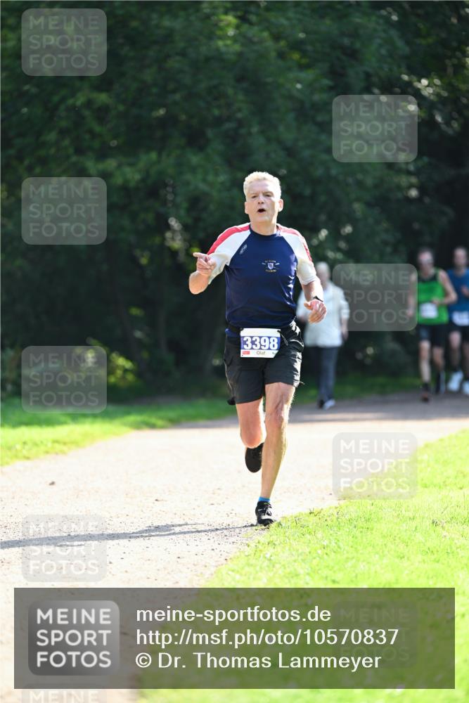 27.09.2026 - 35. Volkslauf durch das schöne Alstertal Dr. Thomas Lammeyer http://msf.ph/oto/10570837 27.09.2026 11:15:53 Laufen 3398 meine-sportfotos.de