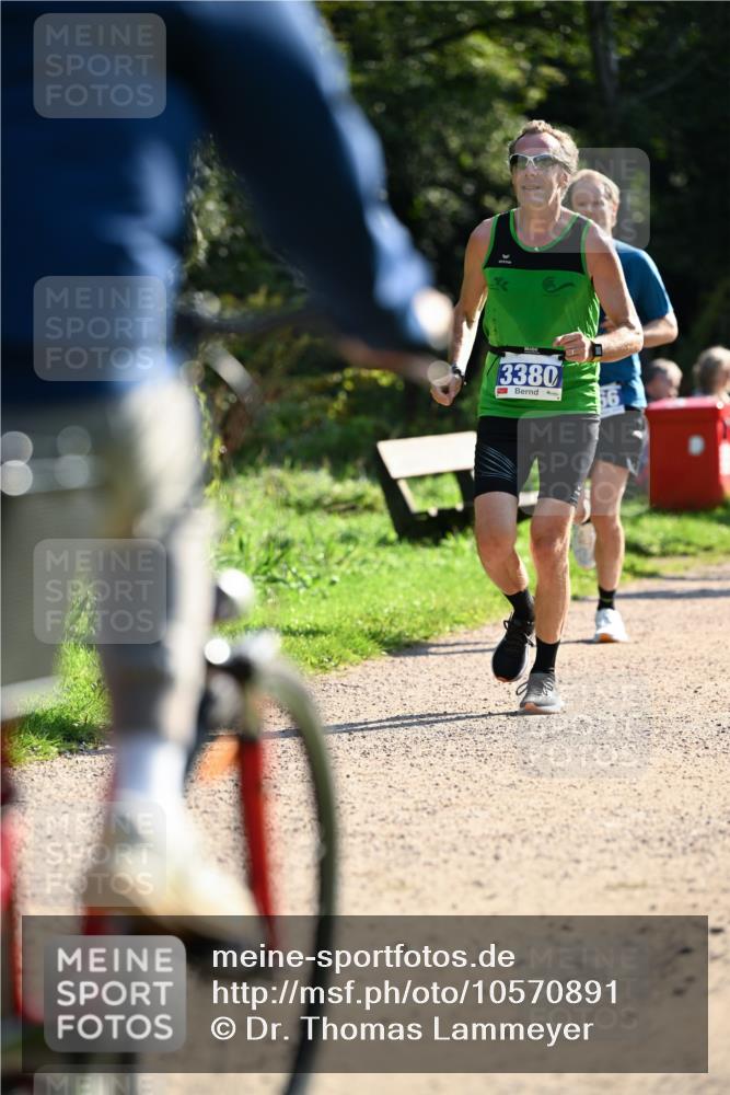 27.09.2026 - 35. Volkslauf durch das schöne Alstertal Dr. Thomas Lammeyer http://msf.ph/oto/10570891 27.09.2026 11:16:03 Laufen 3380, 66 meine-sportfotos.de