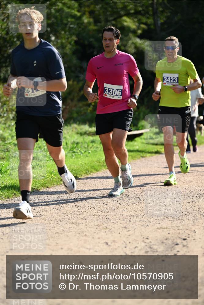 27.09.2026 - 35. Volkslauf durch das schöne Alstertal Dr. Thomas Lammeyer http://msf.ph/oto/10570905 27.09.2026 11:16:06 Laufen 397, 3306, 3423 meine-sportfotos.de
