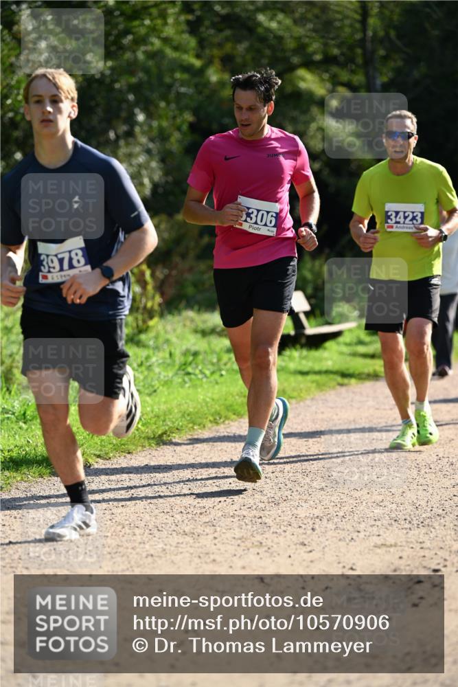 27.09.2026 - 35. Volkslauf durch das schöne Alstertal Dr. Thomas Lammeyer http://msf.ph/oto/10570906 27.09.2026 11:16:06 Laufen 3978, 3306, 3423, 1 meine-sportfotos.de