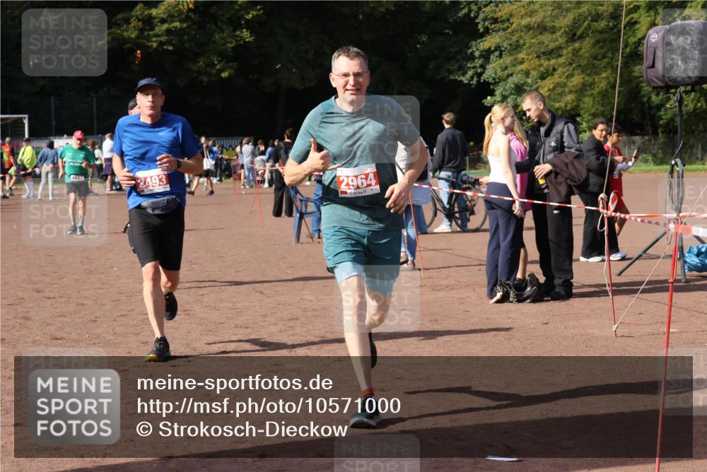 27.09.2026 - 35. Volkslauf durch das schöne Alstertal Strokosch-Dieckow http://msf.ph/oto/10571000 27.09.2026 12:19:00 Ziel 1055, 1627, 1716, 2153, 2493, 2964 meine-sportfotos.de