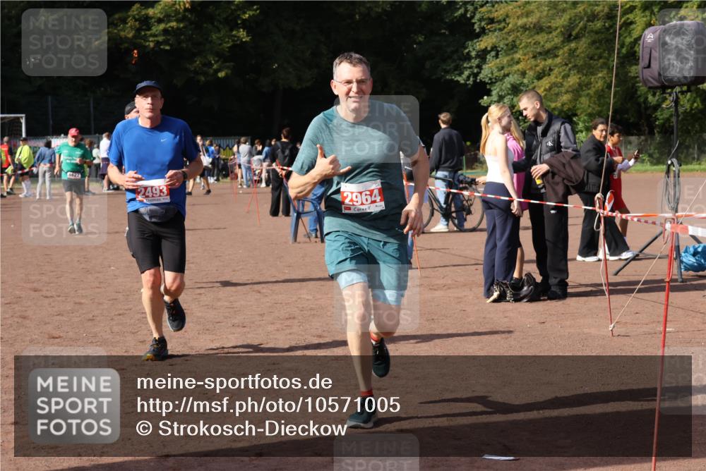 27.09.2026 - 35. Volkslauf durch das schöne Alstertal Strokosch-Dieckow http://msf.ph/oto/10571005 27.09.2026 12:19:00 Ziel 1055, 1627, 1716, 2153, 2493, 2964 meine-sportfotos.de
