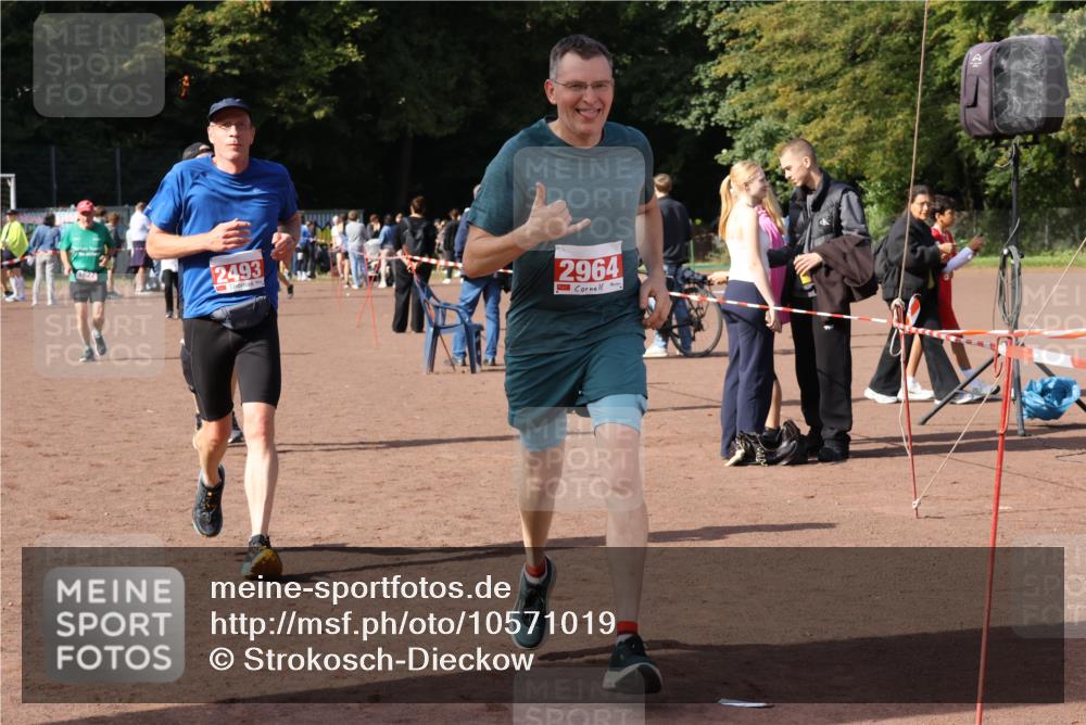 27.09.2026 - 35. Volkslauf durch das schöne Alstertal Strokosch-Dieckow http://msf.ph/oto/10571019 27.09.2026 12:19:00 Ziel 1055, 1627, 1716, 2153, 2493, 2964 meine-sportfotos.de