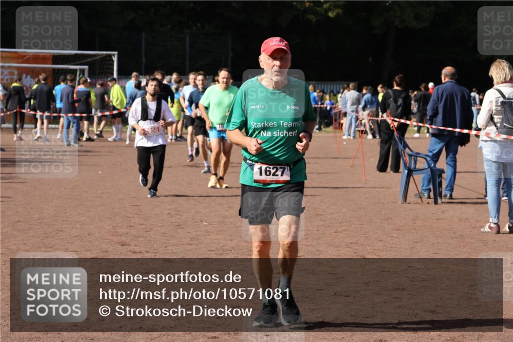 27.09.2026 - 35. Volkslauf durch das schöne Alstertal Strokosch-Dieckow http://msf.ph/oto/10571081 27.09.2026 12:19:07 Ziel 1580, 1627, 1665, 2283, 2956 meine-sportfotos.de
