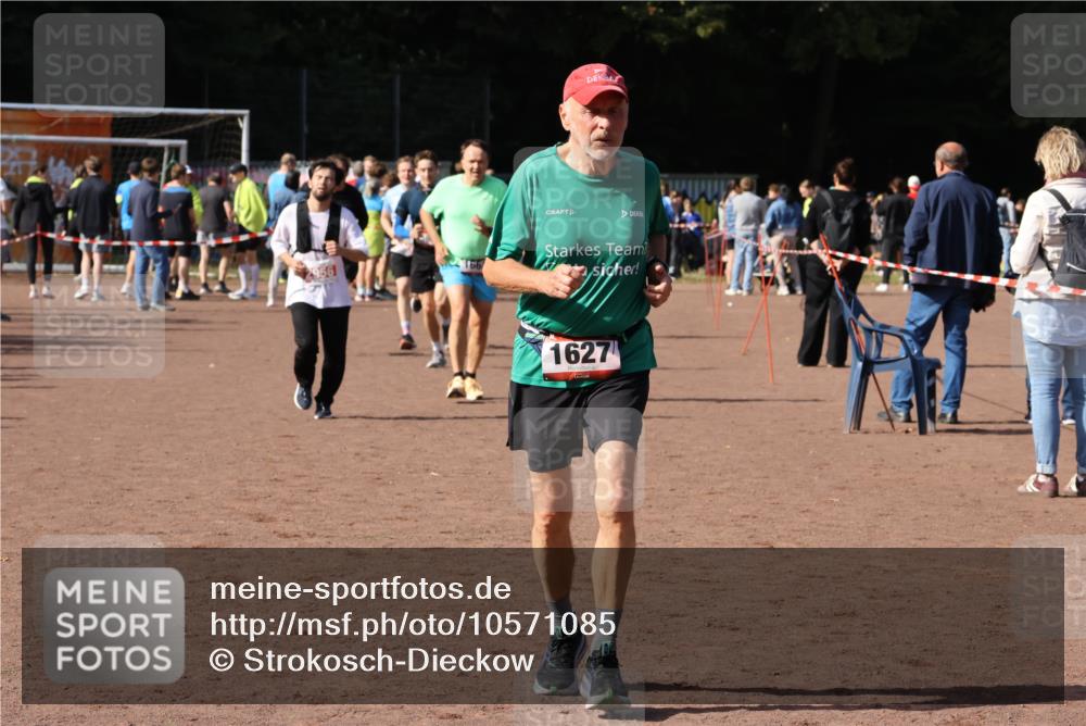 27.09.2026 - 35. Volkslauf durch das schöne Alstertal Strokosch-Dieckow http://msf.ph/oto/10571085 27.09.2026 12:19:07 Ziel 1580, 1627, 1665, 2283, 2956 meine-sportfotos.de