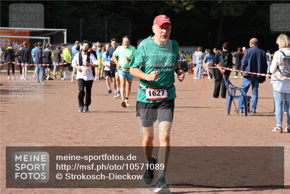 27.09.2026 - 35. Volkslauf durch das schöne Alstertal Strokosch-Dieckow http://msf.ph/oto/10571089 27.09.2026 12:19:07 Ziel 1580, 1627, 1665, 2283, 2956 meine-sportfotos.de
