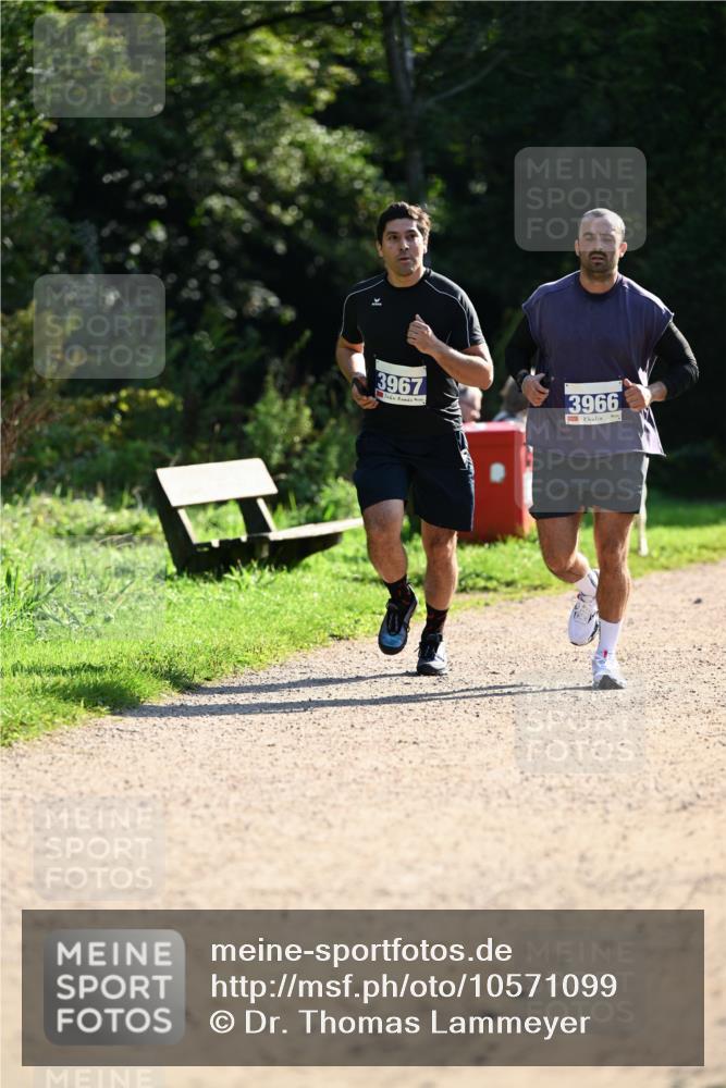 27.09.2026 - 35. Volkslauf durch das schöne Alstertal Dr. Thomas Lammeyer http://msf.ph/oto/10571099 27.09.2026 11:17:13 Laufen 3967, 3966 meine-sportfotos.de