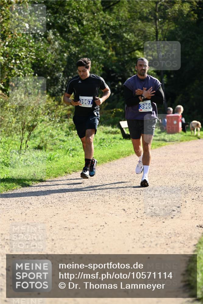 27.09.2026 - 35. Volkslauf durch das schöne Alstertal Dr. Thomas Lammeyer http://msf.ph/oto/10571114 27.09.2026 11:17:15 Laufen 3967, 3966 meine-sportfotos.de