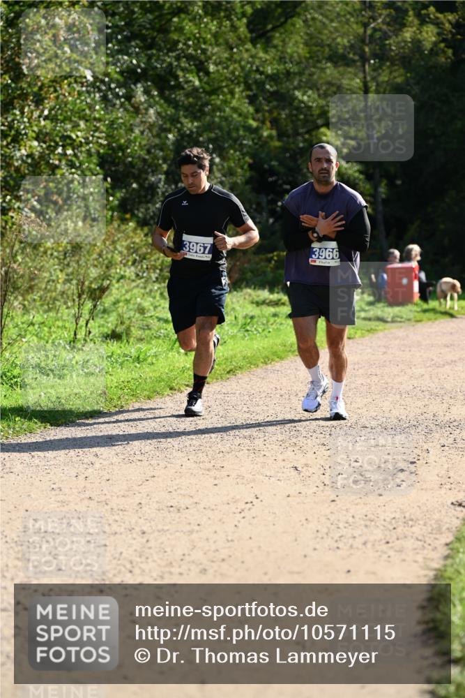27.09.2026 - 35. Volkslauf durch das schöne Alstertal Dr. Thomas Lammeyer http://msf.ph/oto/10571115 27.09.2026 11:17:15 Laufen 3967, 3966 meine-sportfotos.de