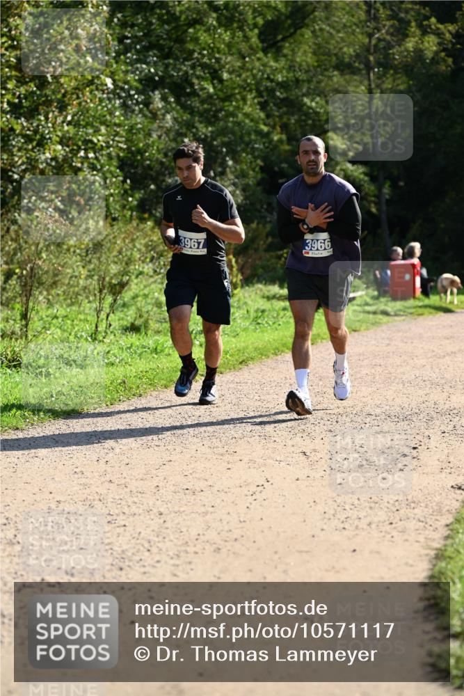 27.09.2026 - 35. Volkslauf durch das schöne Alstertal Dr. Thomas Lammeyer http://msf.ph/oto/10571117 27.09.2026 11:17:15 Laufen 3967, 3966 meine-sportfotos.de